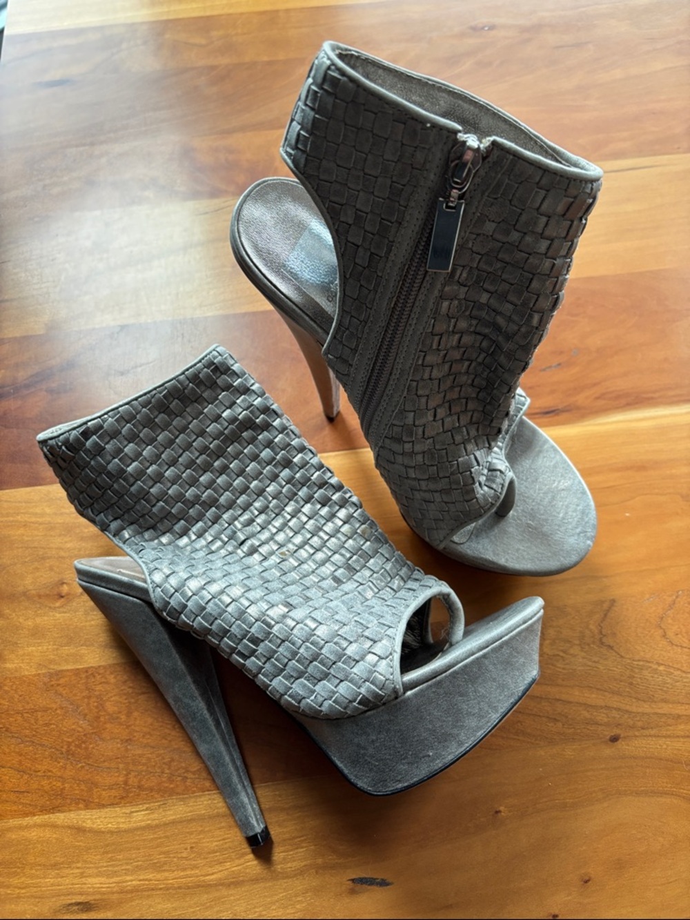 Dolce Vita Gray Woven Peep-Toe Platform Sandals